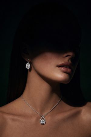 Eclisse Pear Pendant Necklace