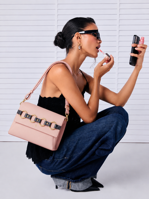 Alder Nude Clutch und Umhängetasche